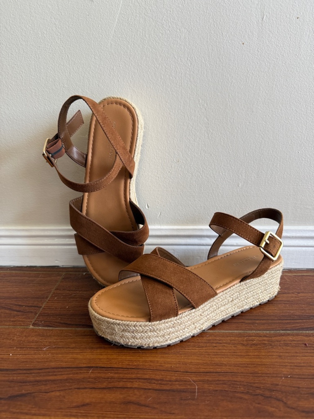 American Eagle sandals size 8